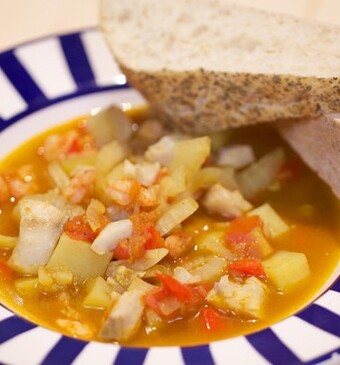 Goed gevulde Tunesische vissoep