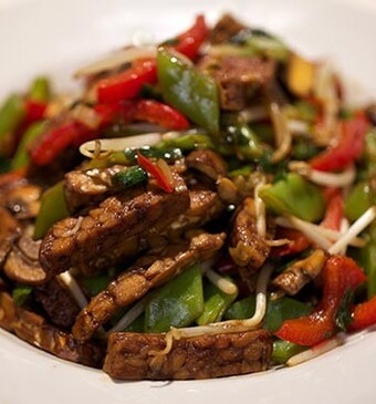 Gemarineerde tempé uit de wok