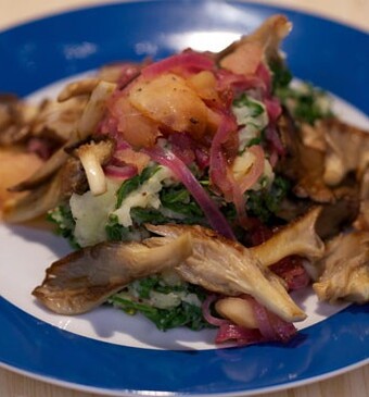 Rucolastamppot met rode uienchutney