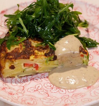 Chinese koolfrittata met ansjovisdressing
