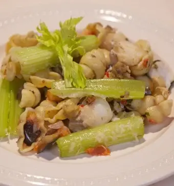 Visschotel Bari met bleekselderij