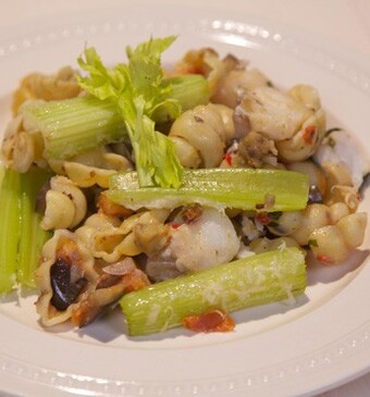 Visschotel Bari met bleekselderij