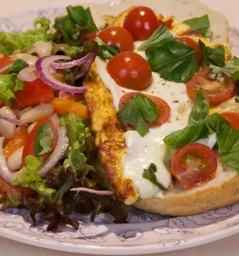 Omelet Caprese
