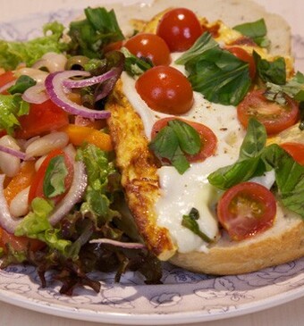 Omelet Caprese