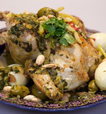 Kip met olijven en ingelegde citroen