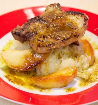 Zoet-zuurstamppot met ribkarbonade