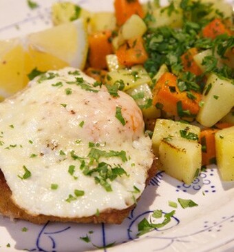 Najaarsschnitzels met kleurige aardappels