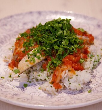 Makreel in tomatensaus en bieslookrijst