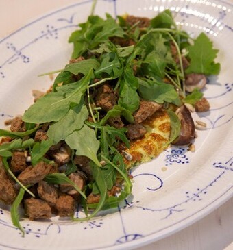 Peterselie-omelet met paddenstoelen