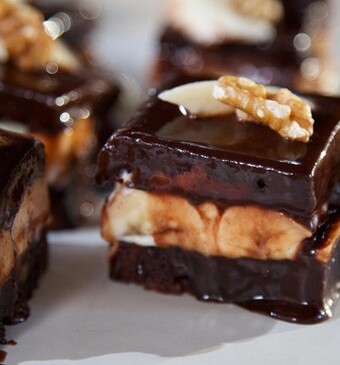 Browniesandwich met banaan