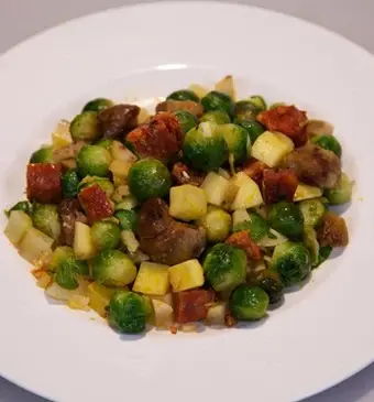 Spruitjes-ovenschotel met chorizo