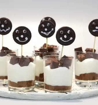Chocolate cookie flip