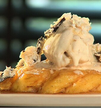 Gekaramelliseerde ananas met homemade ijs