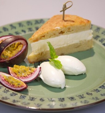 Sandwich van gembercake en passieparfait