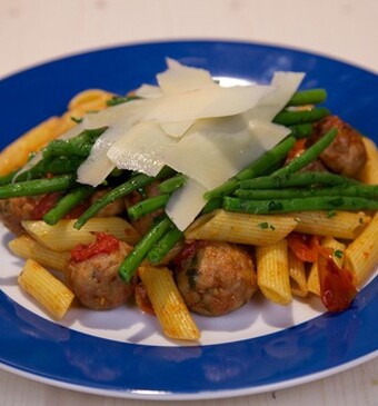 Penne met kipgehaktballen