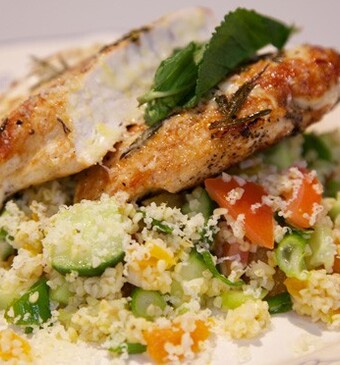 Mediterrane kipfilet met bulgursalade