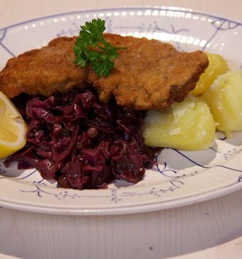 Weense rode kool met Wienerschnitzel