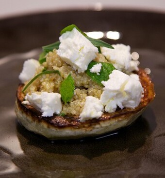 Quinoasalade met artisjok en feta