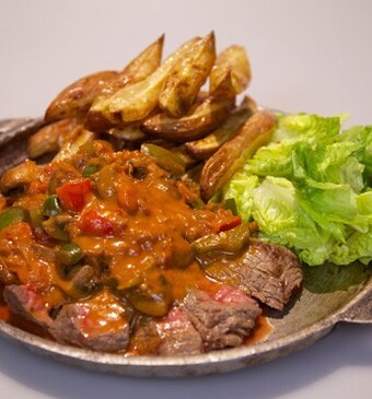 Biefstuk Stroganoff met Moroccan touch en ras el hanoutfriet