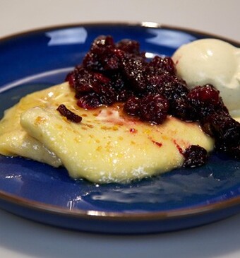 Crêpes Suzette met peren-cranberrycompote