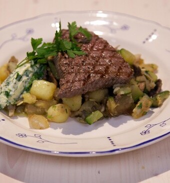 Biefstuk van de grill met kruidenboter