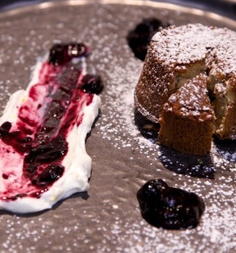 Warm notentaartje met hangop