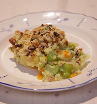 Bleekselderij-appelstamppot met studentenhavercrumble