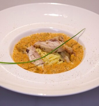 Crema di zucchine con cosce di pollo(creme van courgette met tomaat en kippendijen)