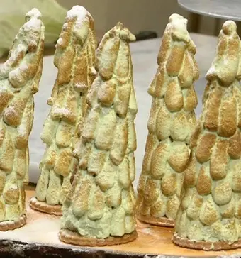 Dennenboompjes met witte chocolademousse