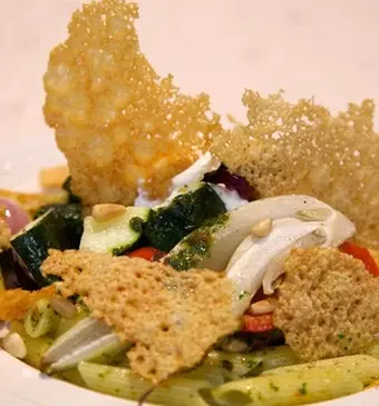 Geroosterde groente met kaaskrokantjes