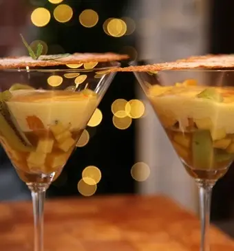 Fruitdessert met champagnesabayon
