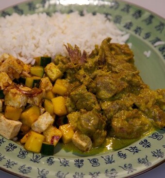 Hagape daging met mango-tahoesalade