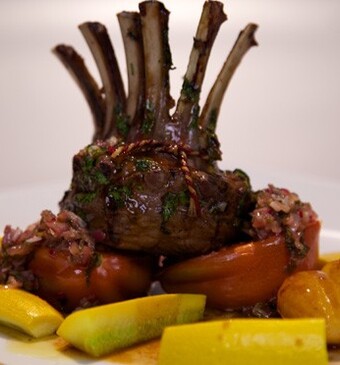 Lamskroon met pommes fondant en oventomaten