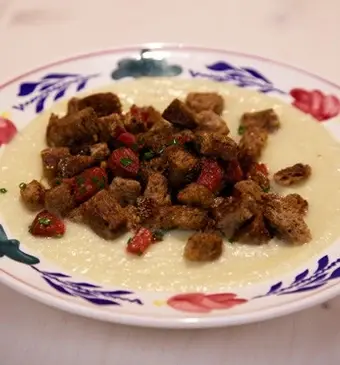 Knolselderijsoep met chorizo