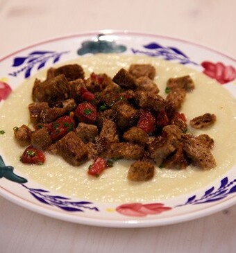 Knolselderijsoep met chorizo