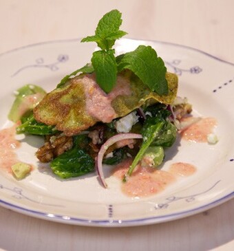 Spinaziepannenkoekjes met avocado, feta en munt