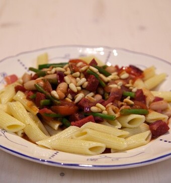 Italiaanse salami-bonenpot