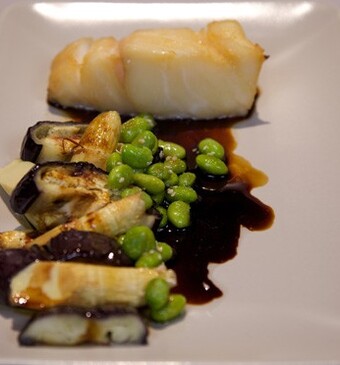 Gegrilde miso-kabeljauw en gegrilde groente met zelfgemaakte teriyakisaus