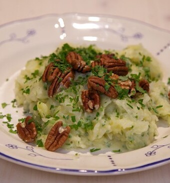 Hete bliksem met witte kool en emmentaler