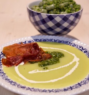 Aardappel-knoflooksoep met parmahamchips