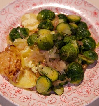 Gratin en spruiten met gekaramelliseerde sjalotten