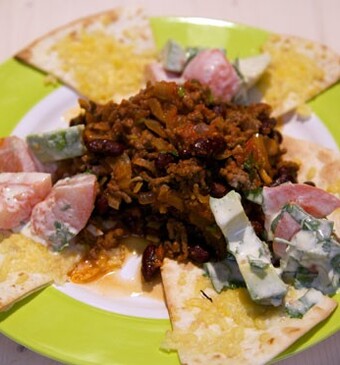 Chili con carne met guacamole-tomatensalsa