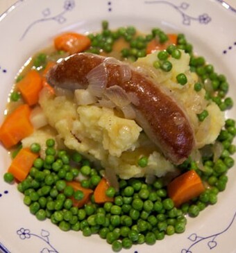 Bangers & mash met uienjus