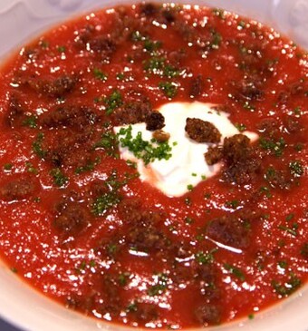 Bietensoep met krokant roggebrood