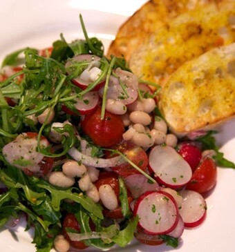 Witte bonen-radijssalade