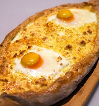 Georgisch kaasbrood (Chatsjapoeri)