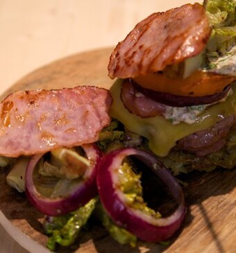 Broodloze hamburgers met gegrilde groente