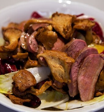 Salade van gemarineerde eendenborst en sinaasappel