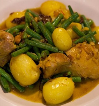 Kruidige gestoofde kip