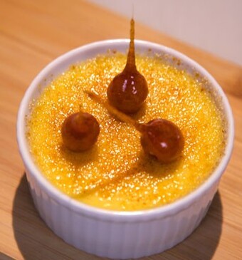 Crème brûlée van lavendel met gekarameliseerde hazelnoten